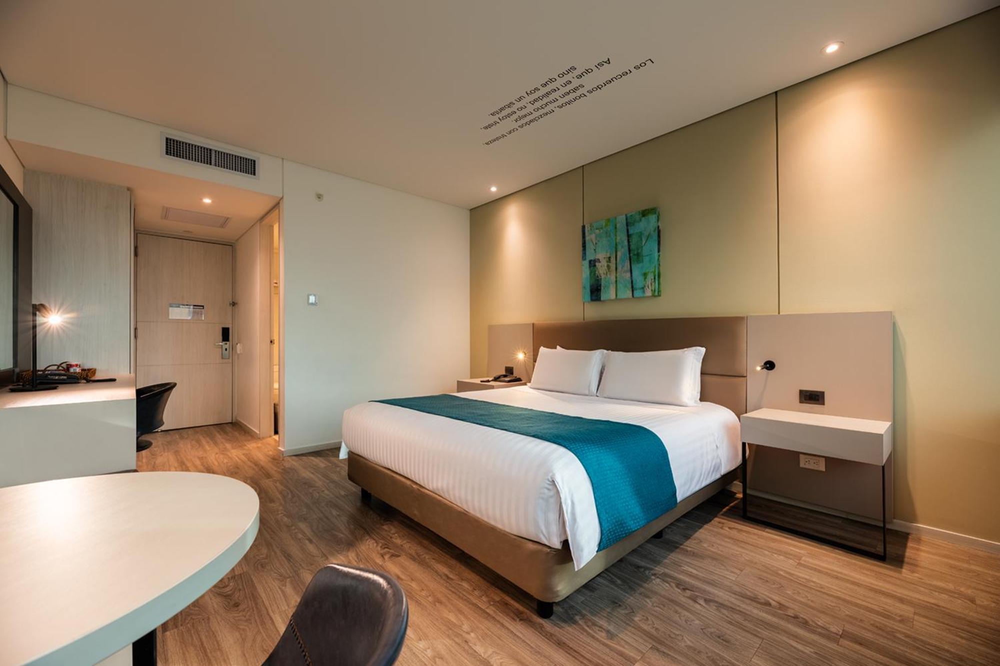 Hotel Estelar Square Меделин Екстериор снимка