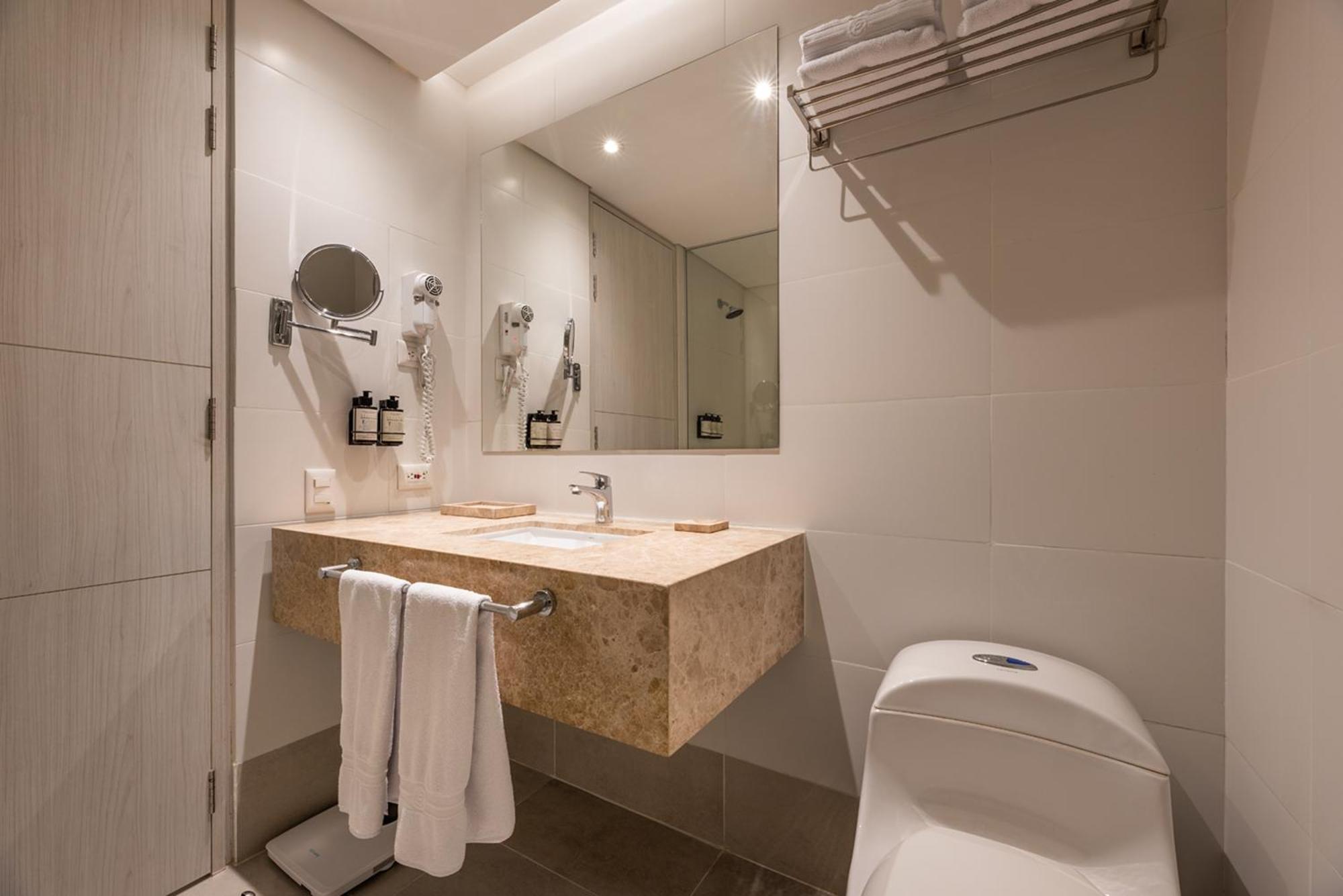 Hotel Estelar Square Меделин Екстериор снимка
